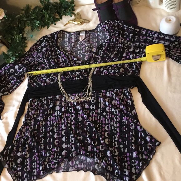 Studio 1940 Looped Circles Angled Sleeve Blouse - Picture 3 of 7